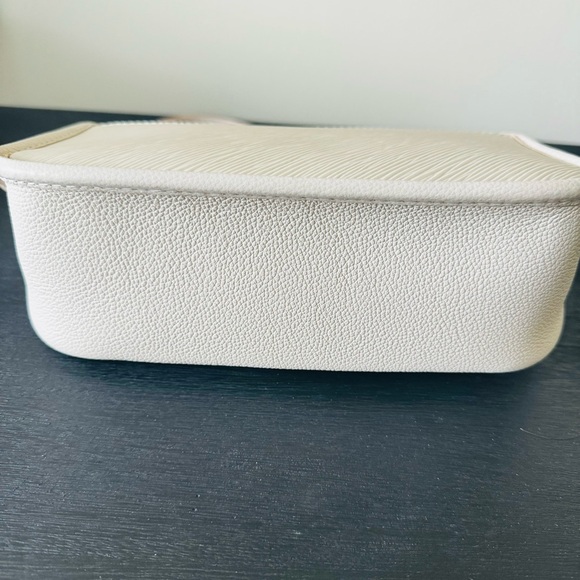 Louis Vuitton Buci crossbody - Picture 13 of 16